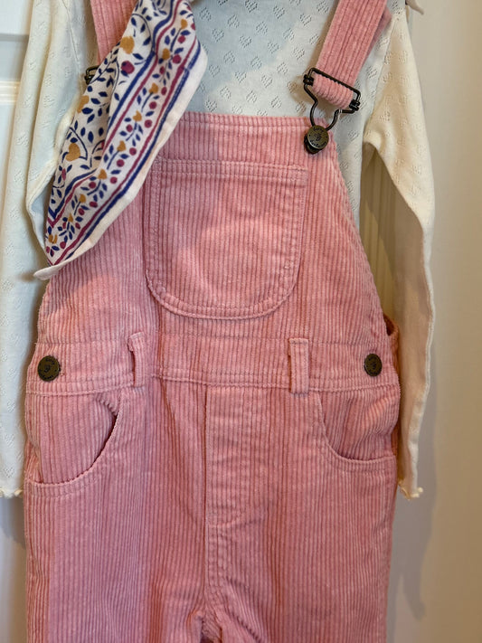 Rosa snekkerbukse i tykk cordfløyel | Dotty Dungarees