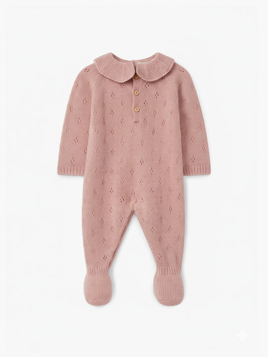 Soft pink strikket babydrakt i ull med krage | Wedoble