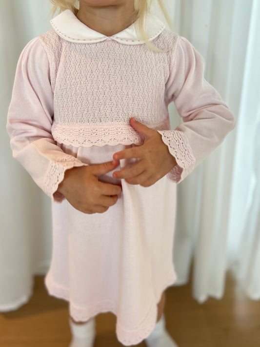 Rosa kjole med strømpebukser