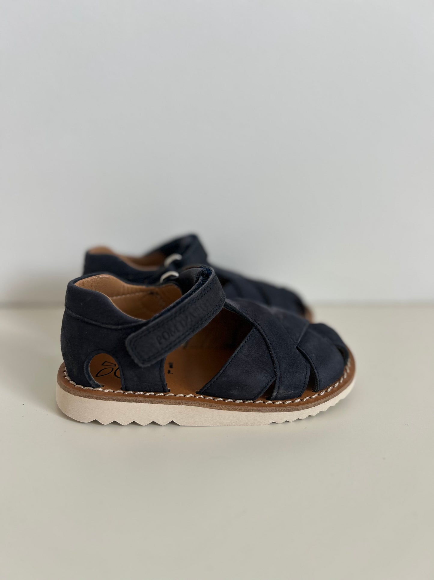 Marineblå skinnsandaler til barn | Pom D’Api