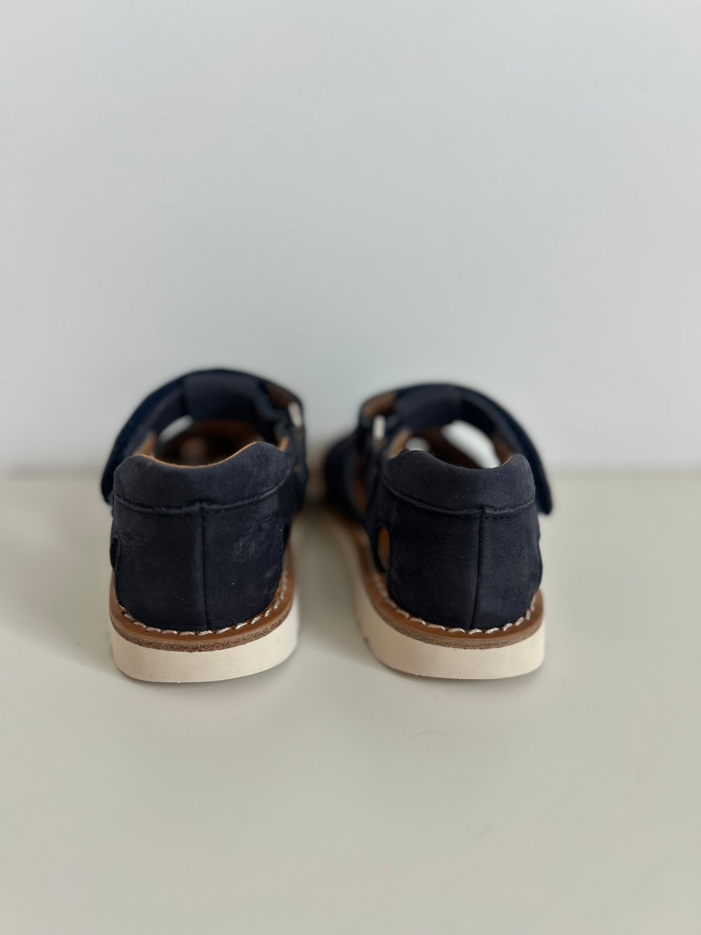 Marineblå skinnsandaler til barn | Pom D’Api