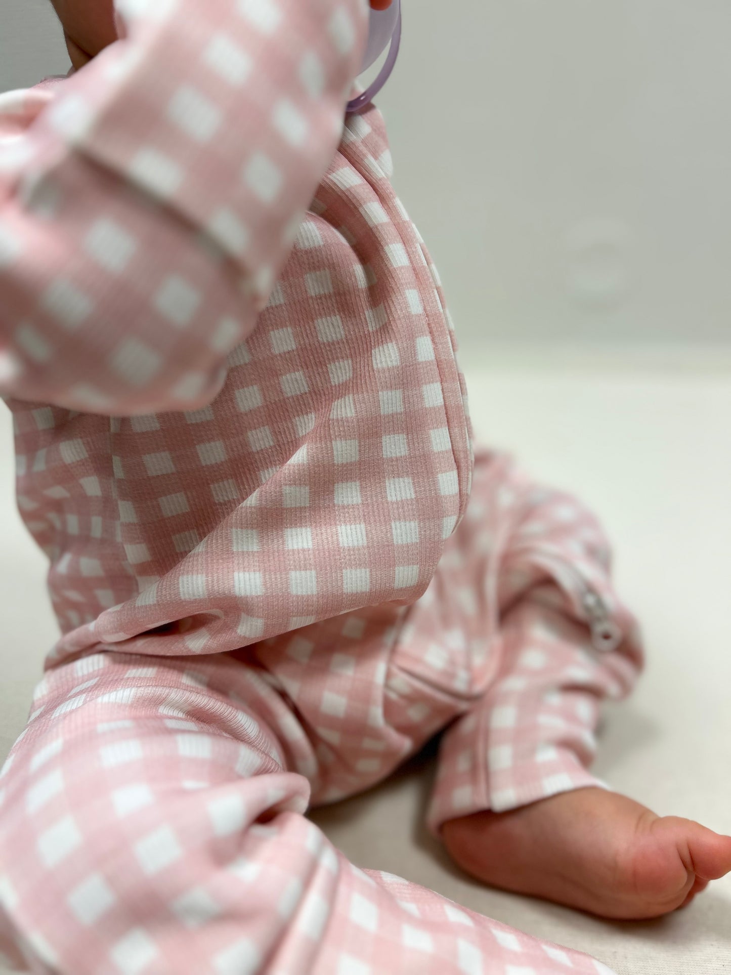 Rutete rosa ribbestrikket heldress